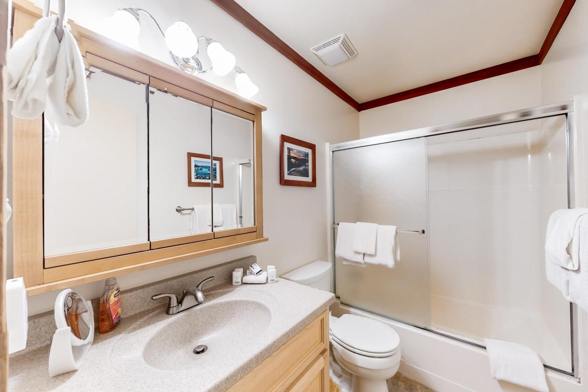 Creekside Retreat & Sierra Townhome إنكلين فيلادج الغرفة الصورة